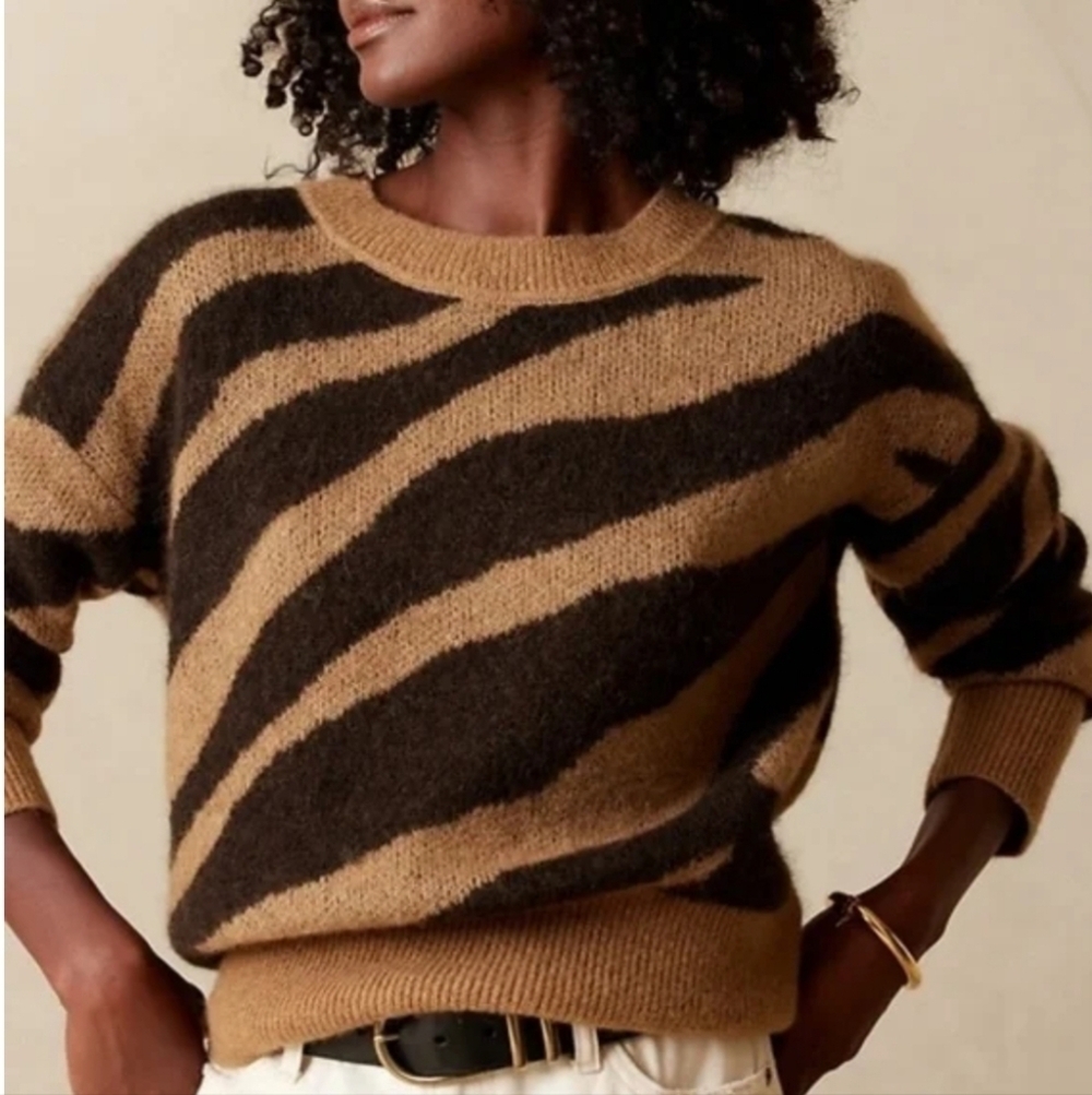 Banana Republic Alpaca Blend Zebra Wedge Motif Sweater Small Tan Brown Crewneck